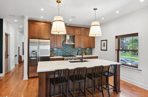 2955 Sunnyside Ave, Chicago IL 60630-3923 exterior