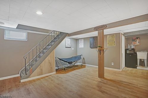 60 Essex Rd, Parsippany NJ 07054-2661 exterior