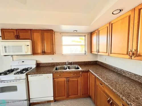 124 Lobster Rd, Fort Pierce FL  34983-1718 exterior