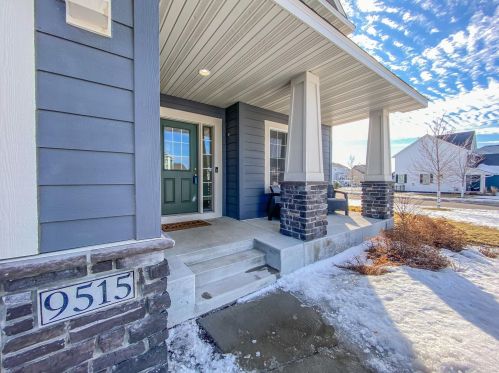 9515 Compass Pointe Rd, Saint Paul MN 55129 exterior