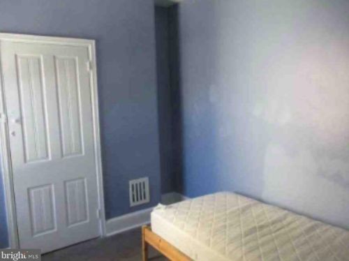 330 41 St, Philadelphia PA 19104-4012 exterior