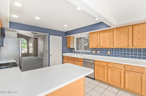 8040 Prickly Poppy Dr, Tucson AZ  85715-4350 exterior