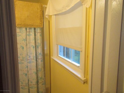 323 15th Ave, Belmar NJ 07719-2523 exterior