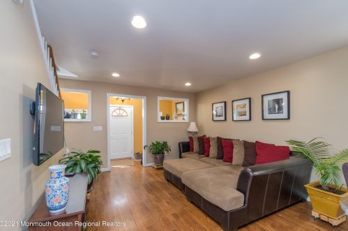 1849 Paterson St, Rahway NJ 07065-5211 exterior