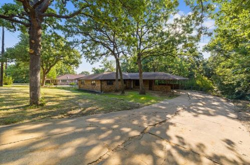 1224 Oak Dr, Denison TX  75020-1227 exterior