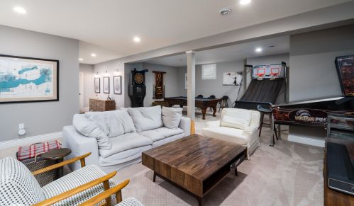 835 Gln Ave, Milwaukee WI 53217-5216 exterior