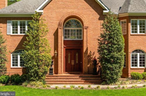 7024 Benjamin St, Mc Lean, VA 22101-1549