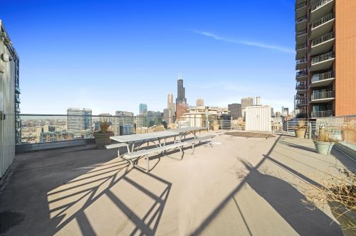 40 9th St, Chicago IL  60605-2137 exterior