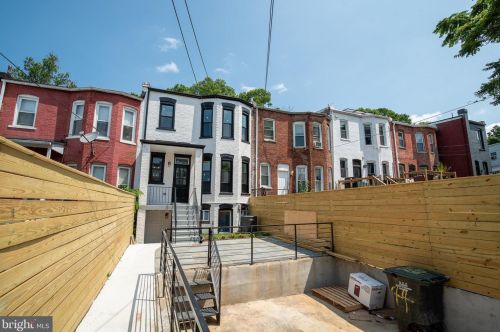 31 V St, Washington DC  20001-1012 exterior