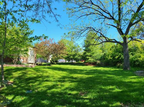 1 Crabapple Ct, Saint Louis MO 63132-3422 exterior