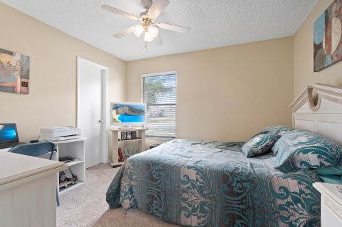 1349 Gastador Ave, Fort Pierce FL 34953-1724 exterior