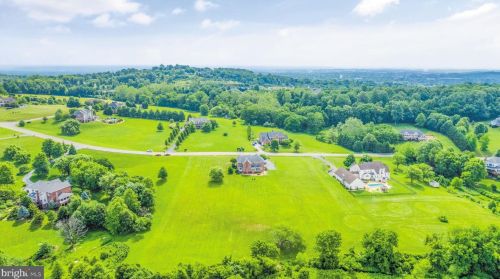 17675 Tobermory Pl, Leesburg VA 20175-7053 exterior