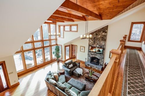 303 Mamanasco Rd, Ridgefield CT 06877-2425 exterior