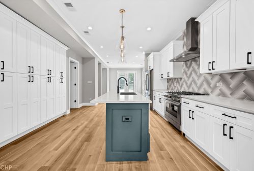 3025 Spaulding Ave, Chicago IL 60618-6808 exterior