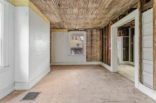 2233 Milligan Ave, Pittsburgh PA  15218-2136 exterior