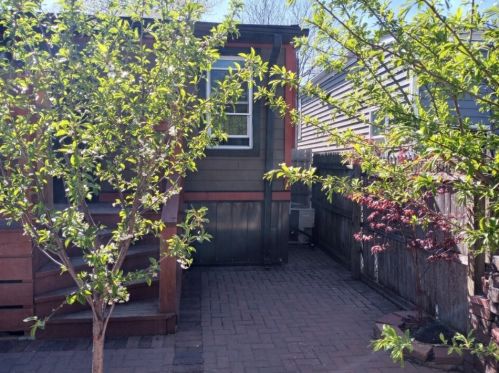 6449 Claremont Ave, Chicago IL 60645-1704 exterior