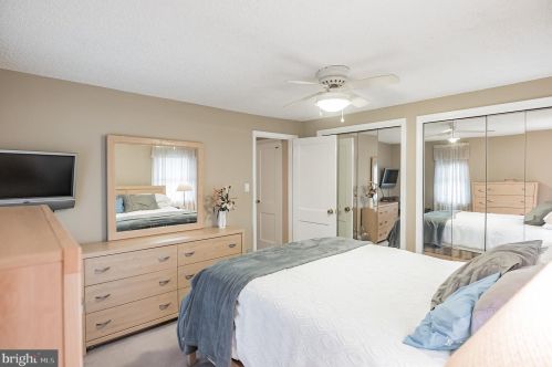 6428 Henry Ave, Philadelphia PA 19128-1507 exterior