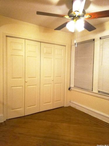 37 Fremont Rd, Valley Stream NY 11581-2106 exterior