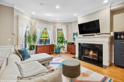 842 Belle Plaine Ave, Chicago, IL 60613-6146