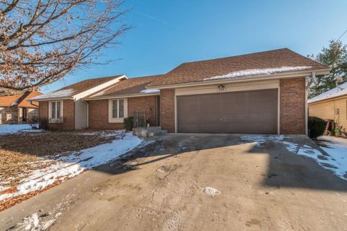 514 Hillcrest Ave, Nixa, MO 65714-9462