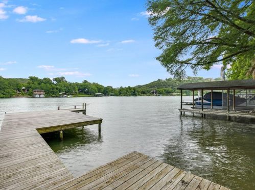 2802 Edgewater Dr, Austin TX  78733-1013 exterior