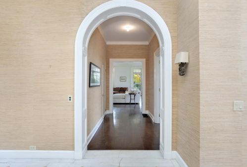 188 Round Hl Rd, Greenwich CT 06831-3301 exterior