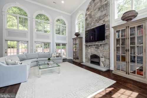 1941 Valleywood Rd, Mc Lean VA  22101-4931 exterior