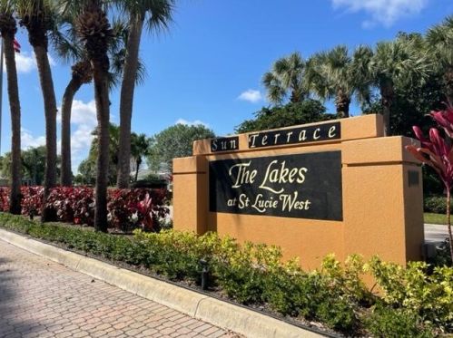 1255 Sun Terrace Cir, Fort Pierce FL  34986-1813 exterior