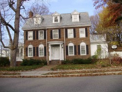 17 Washington St, Newton, MA 02458-2227