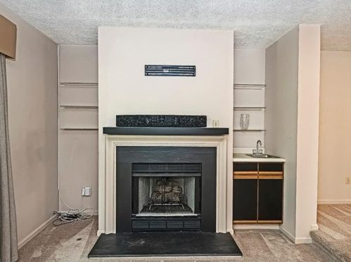 651 Newport Dr, Pittsburgh PA  15235-3226 exterior