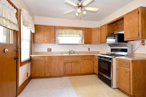 615 Saylor Ave, Elmhurst IL 60126-4305 exterior