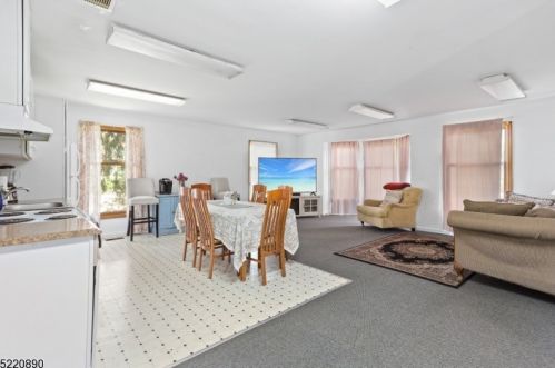 275 Main St, Chester NJ 07930-2551 exterior