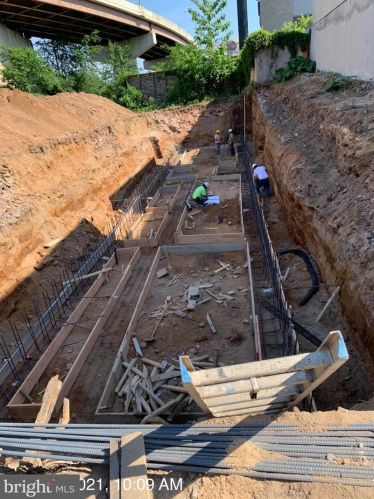 107 Callowhill St, Philadelphia, PA 19123-4220