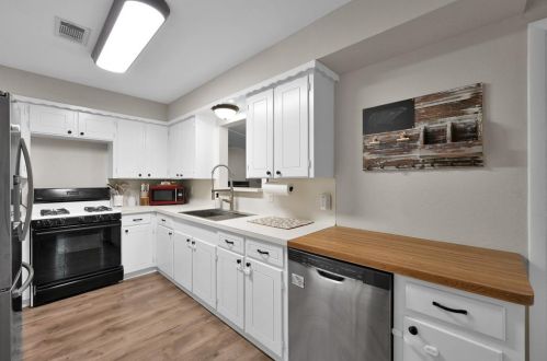 9803 Pne Pt Dr, Montgomery TX 77316-9148 exterior