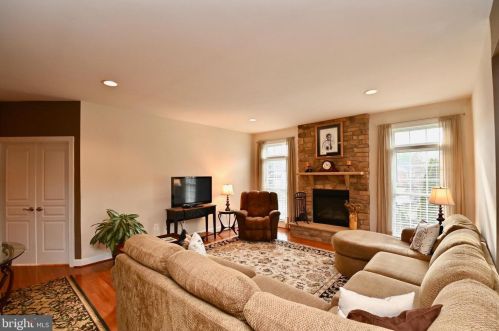 5718 Colfax Ave, Alexandria VA 22311-1012 exterior