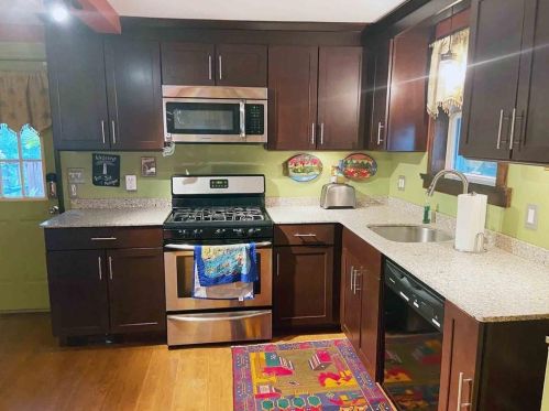 14 Aventine Ave, Providence RI 02904-1211 exterior