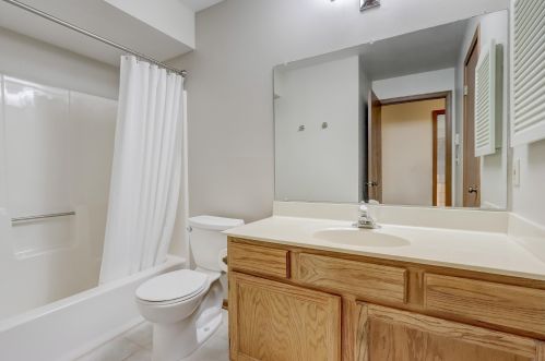 4585 Greenridge Cir, Milwaukee WI  53220-3380 exterior