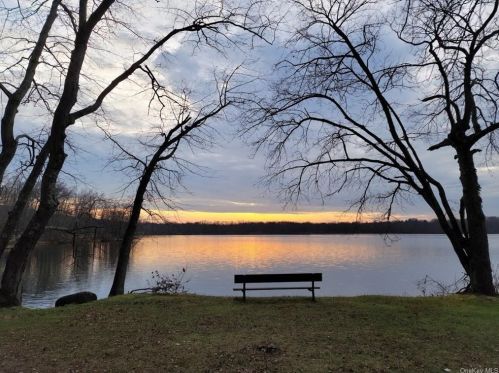 108 Rdg Rd, Valley Cottage NY 10989-2465 exterior