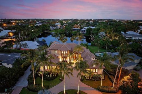 655 Bougainvillea Rd, Naples FL 34102-5545 exterior