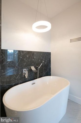 2833 Jackson St, Philadelphia PA  19145-2426 exterior