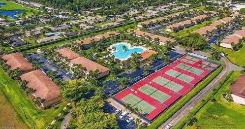 4220 Looking Glass Ln, Naples FL 34112-5207 exterior