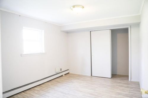 3217 Gunther Ave, Bronx NY 10466-2037 exterior