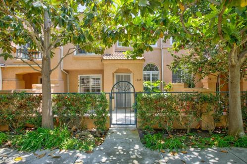 1307 Lost Point Ln, Oxnard, CA 93030-6772