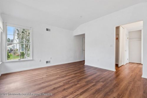 313 Devon St, Lakehurst NJ 08759-4636 exterior