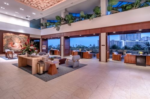 223 Saratoga Rd, Honolulu HI 96815-1942 exterior