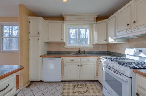 7481 School St, Concord NH  03307-0914 exterior