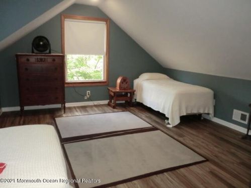 38 Locust Ter, Middletown NJ 07748-1404 exterior