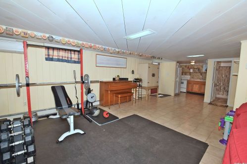 614 Bermuda Rd, Babylon NY 11704-7426 exterior