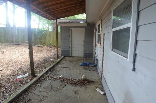 6676 Chupp Rd, Lithonia GA 30058-7652 exterior