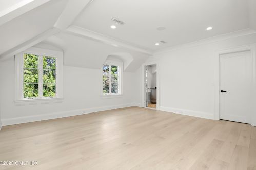 32 Meadowcroft Ln, Greenwich CT 06830-3823 exterior